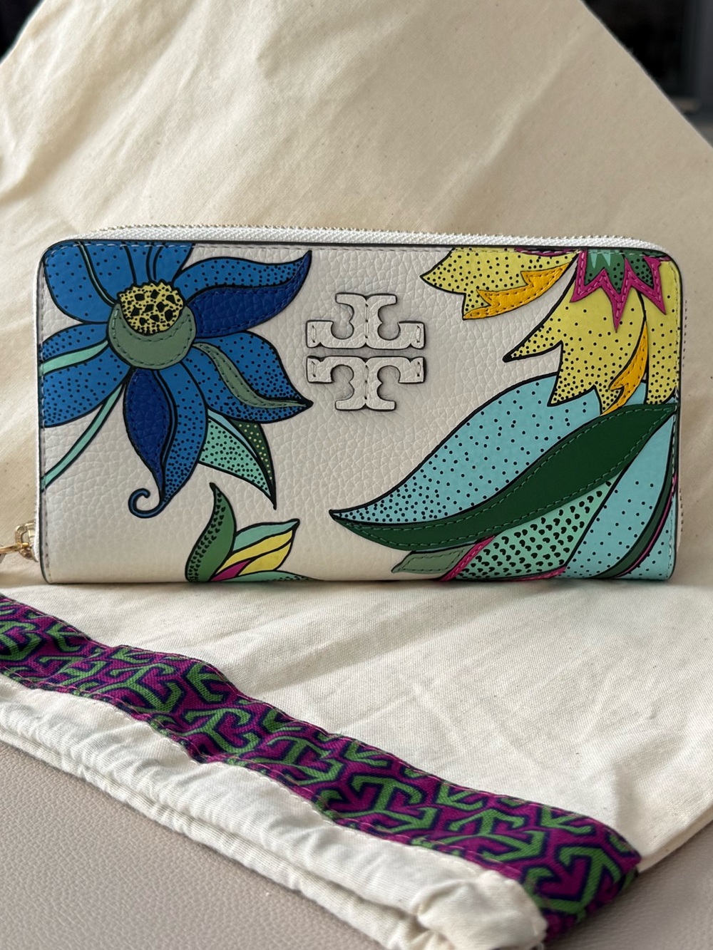 Tory Burch Thea Applique Continental Leather Wallet White Floral Zip Purse NEW